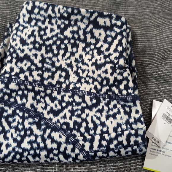 Old Navy High Rise Elevate Crop legging - Picture 6 of 12